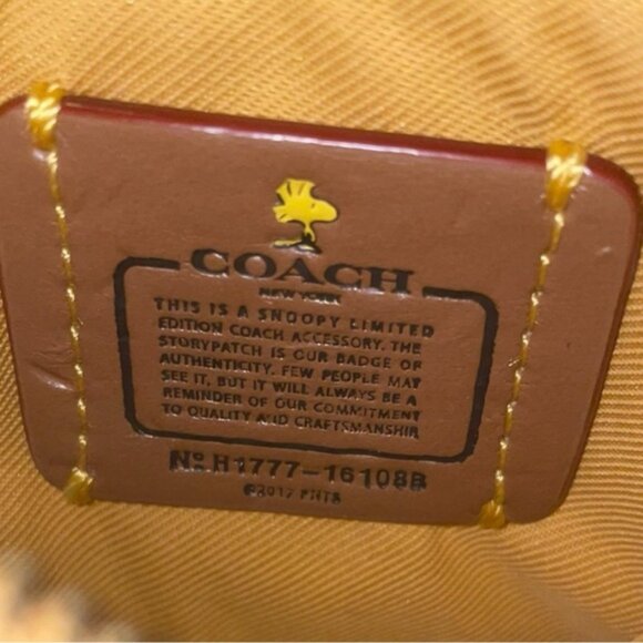 Coach x Peanuts Card Case w/ Keychain - Picture 3 of 5